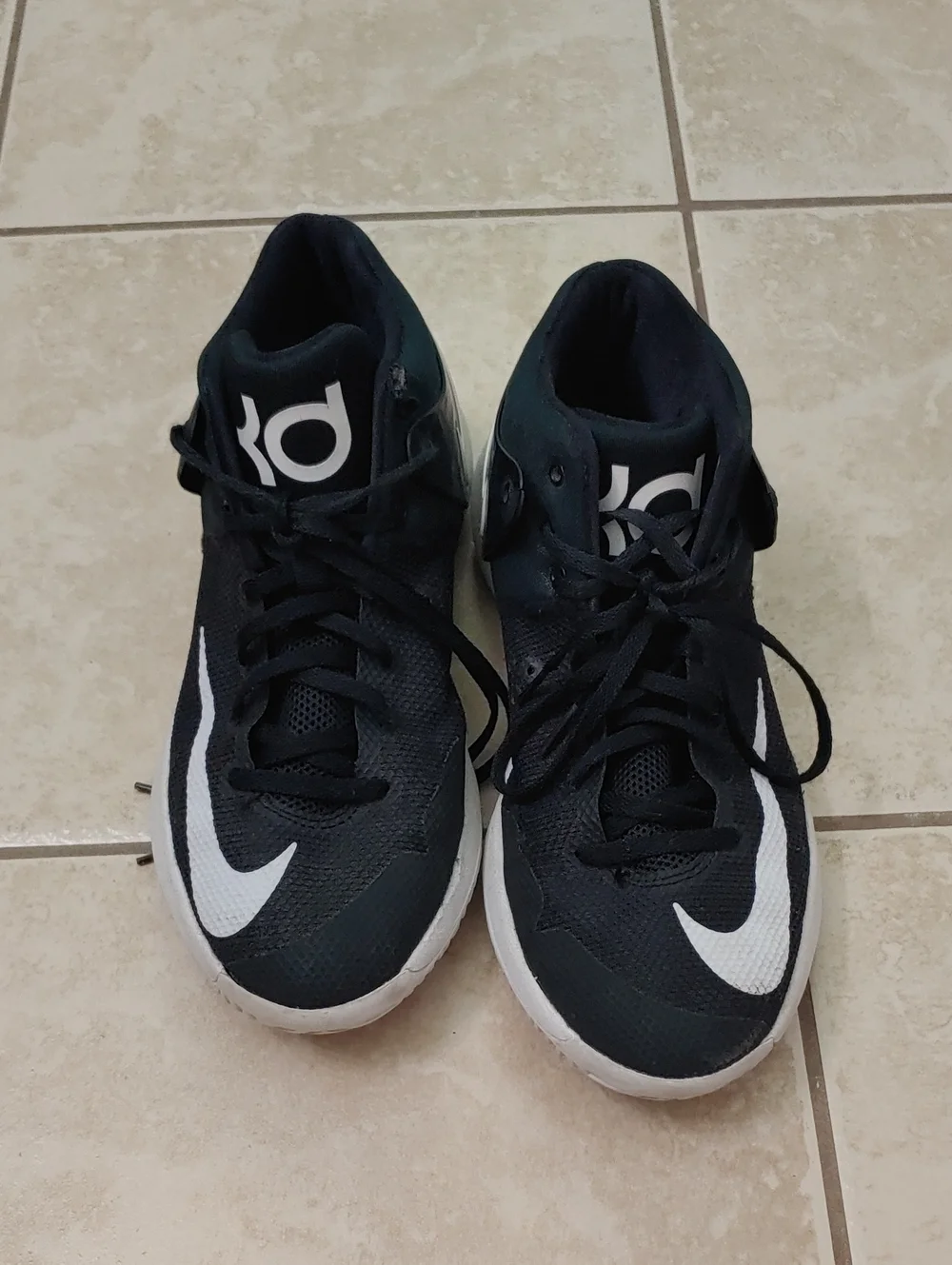 Nike KD Trey 5 Basketball Shoes Black And White Hi Top Sneakers Youth Size 6